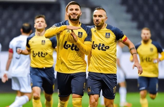 在球場上並 在球場上並