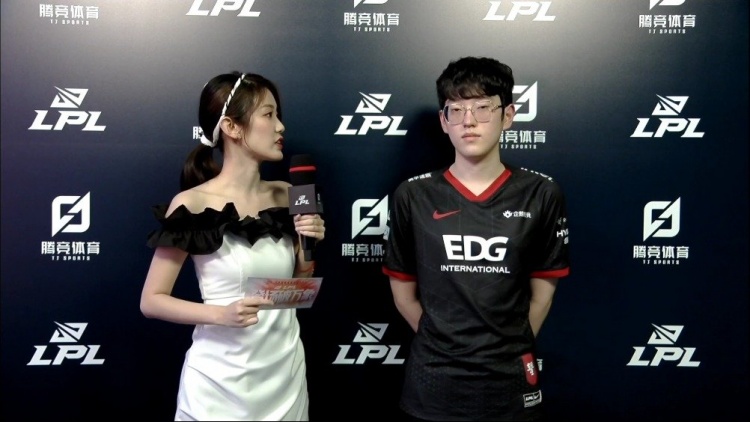 奏也值得许 奏也值得许